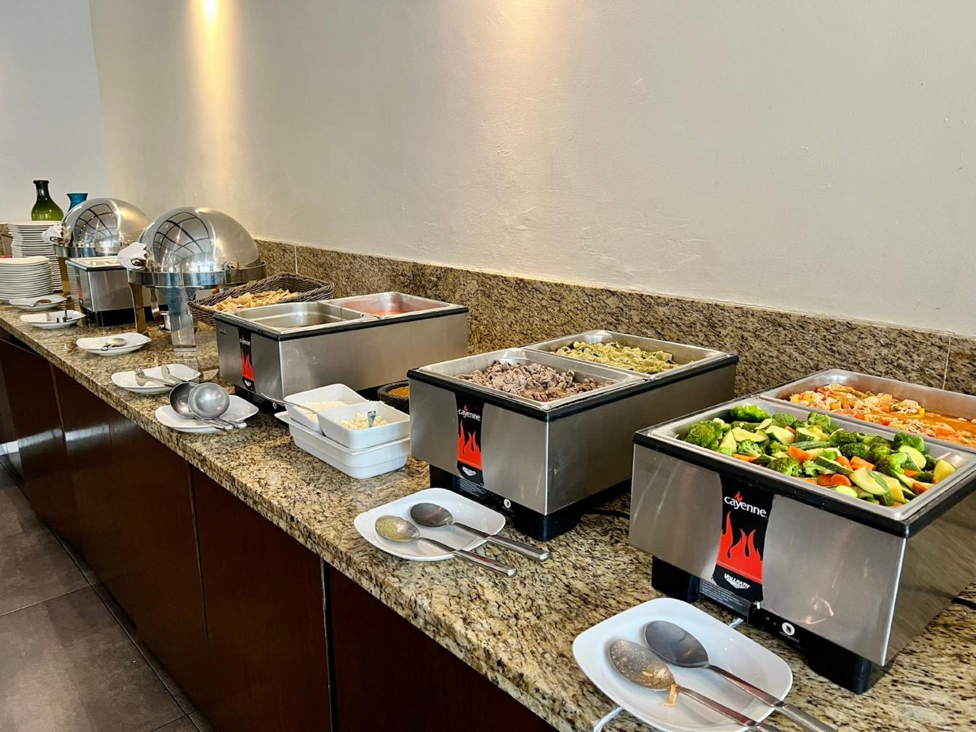 Holiday Inn Guadalajara Patria-Universidad By Ihg Сапопан Экстерьер фото